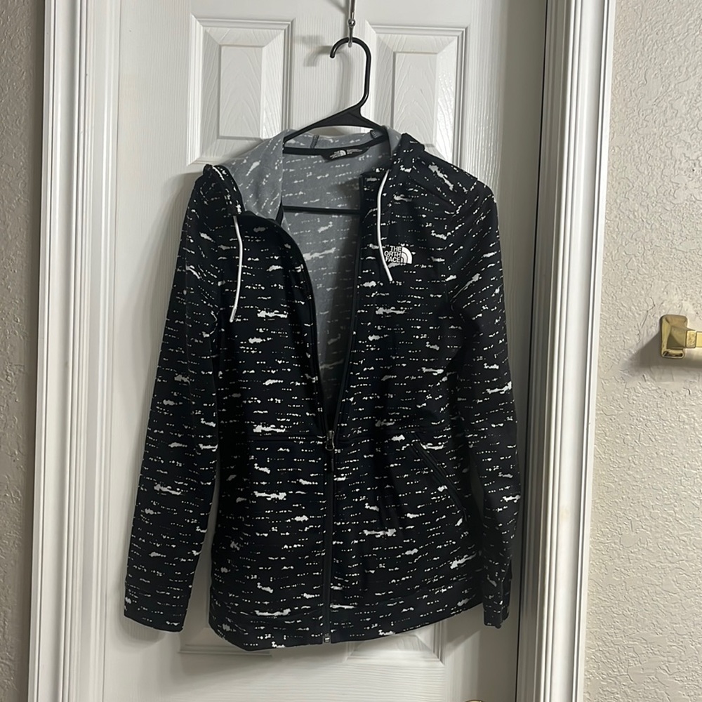 North face hoodie. So cute